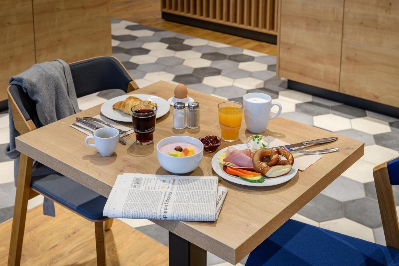 Holiday Inn Express Goettingen By Ihg Bagian luar foto