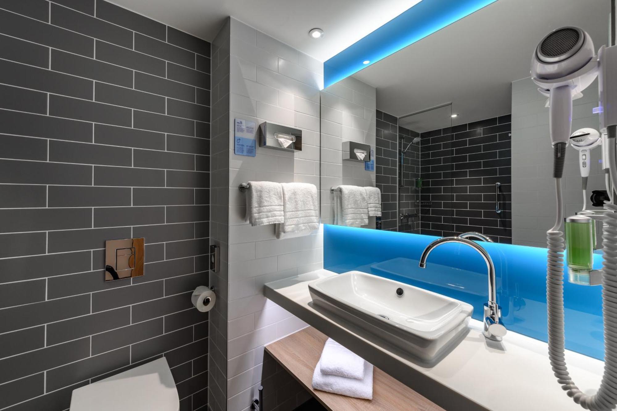 Holiday Inn Express Goettingen By Ihg Bagian luar foto