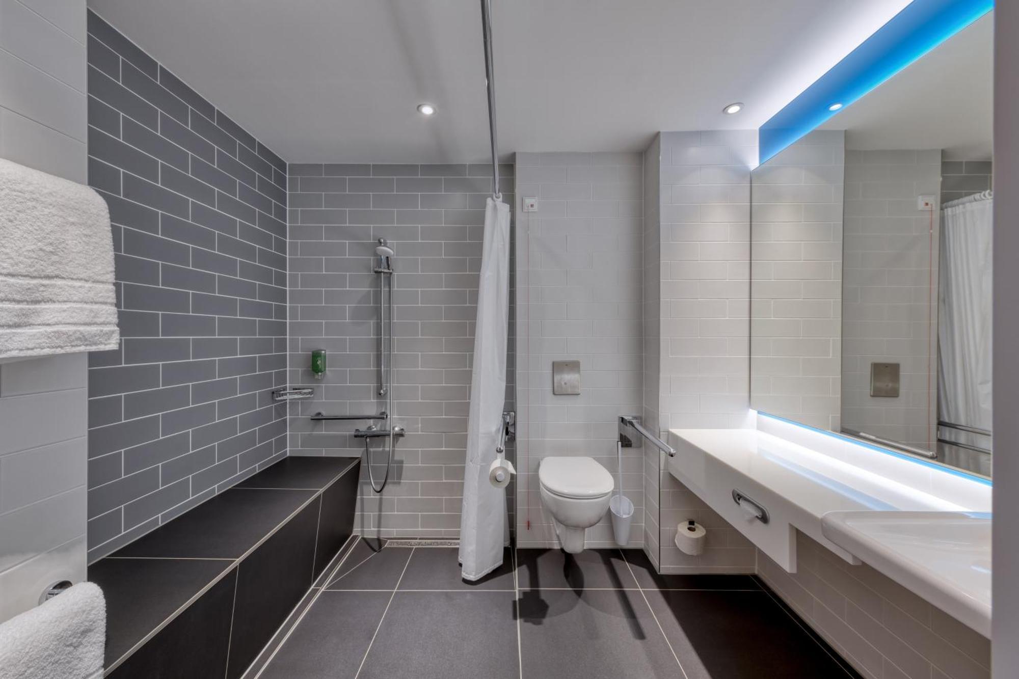 Holiday Inn Express Goettingen By Ihg Bagian luar foto