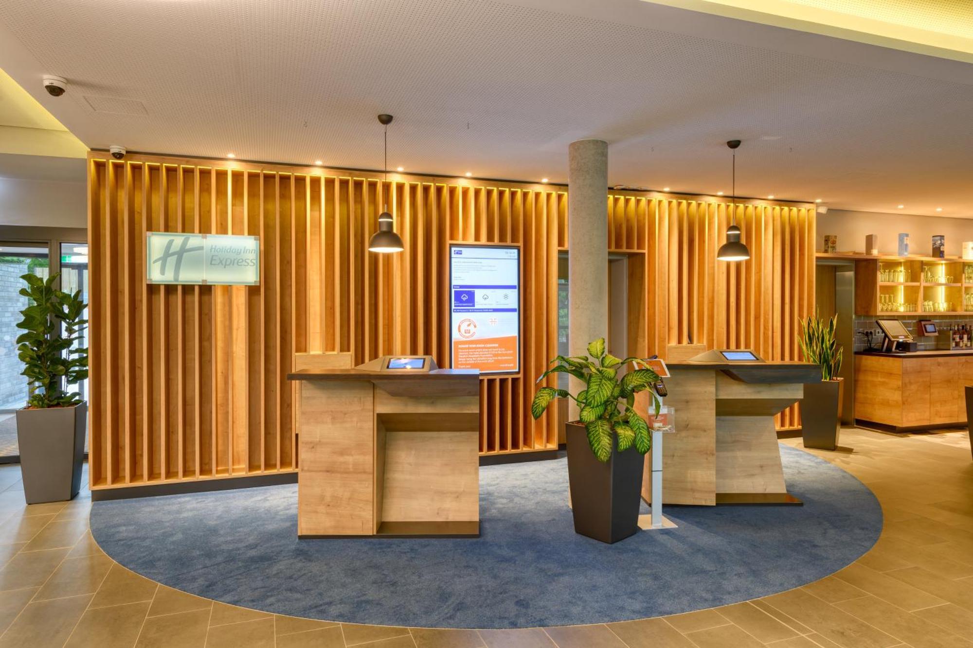 Holiday Inn Express Goettingen By Ihg Bagian luar foto
